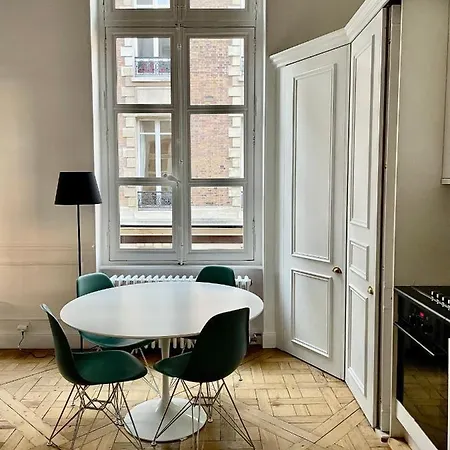 Prestigious Flat In Saint-germain-des-pres *