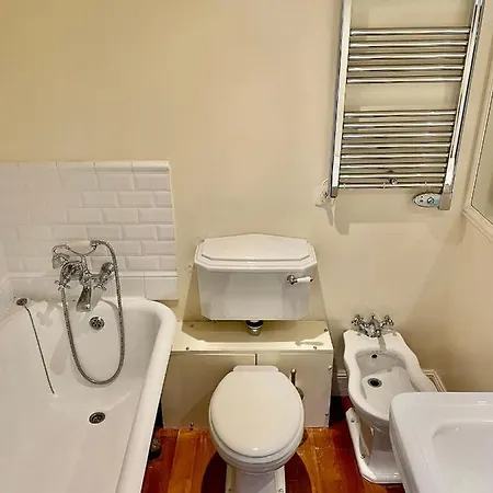 Prestigious Flat In Saint-germain-des-pres